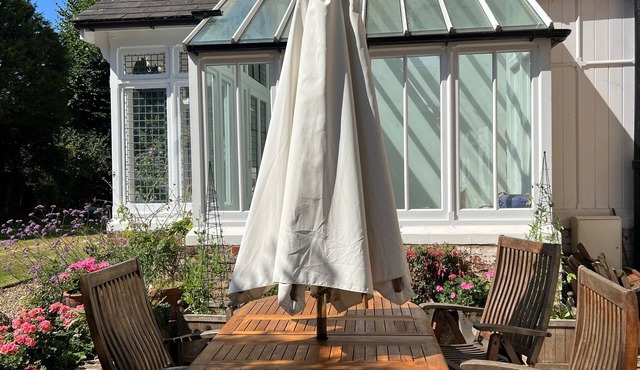 Wimbledon Village, London Guest Studio with Parking