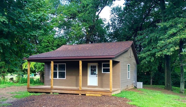 Winched Inn - Two Bedroom Luxury Cabin w/Tree Line and Bordered by a Stream