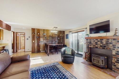 Winchester Bay Coastal Retreat