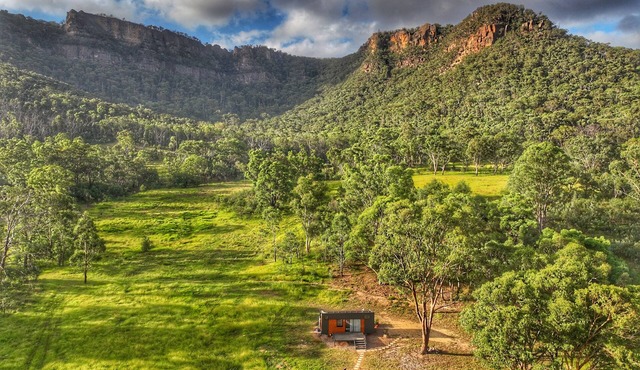 Winchester Tiny House - Quiet with beautiful scenery.