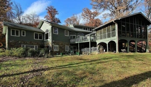 Wind Family Compound-Best LARGE Rental on SML! 8000sq feet!