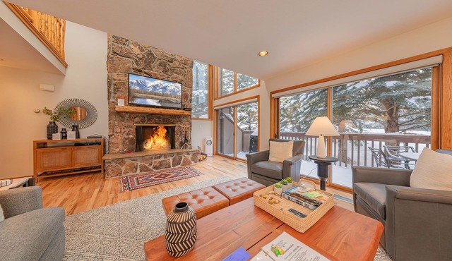 Wind River 3: Teton Village-Walk to Ski/Lift Sleeps 10- Pool/Hot Tub Access