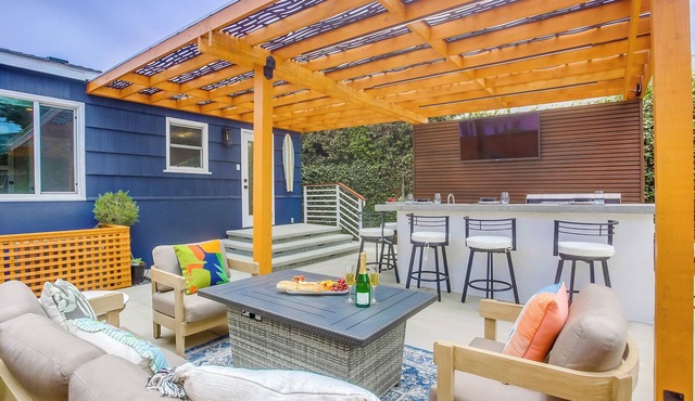 Windansea Beach House - beautifully updated 2 bedroom cottage by the beach