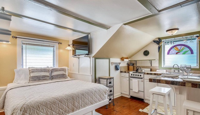 Windchime by AvantStay | Walk to Duval Street | Month Long Stays Only