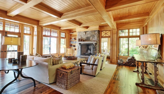 Windermere! South! Private! Wallsend is Muskoka Classic Luxury!