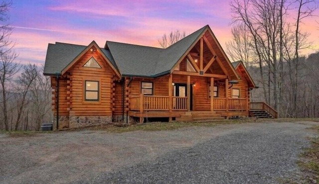 Windfall Lodge - Large Log Cabin 10 minutes from Snowshoe