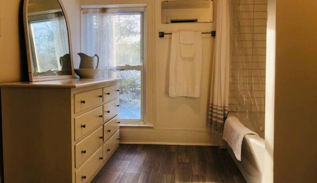 Windham Farmhouse Escape w/hot tub