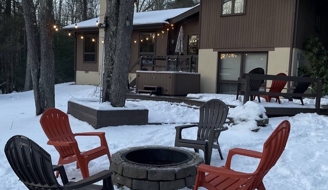 Windham Pines Lodge & Hot Tub