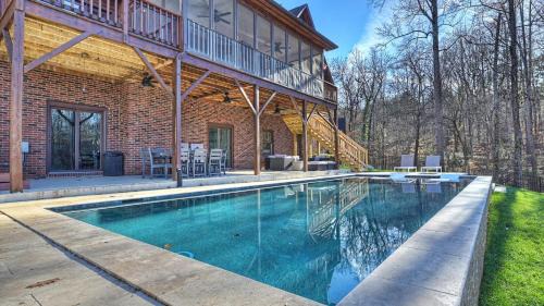 Winding Down by AvantStay Sleeps 20 Dock View