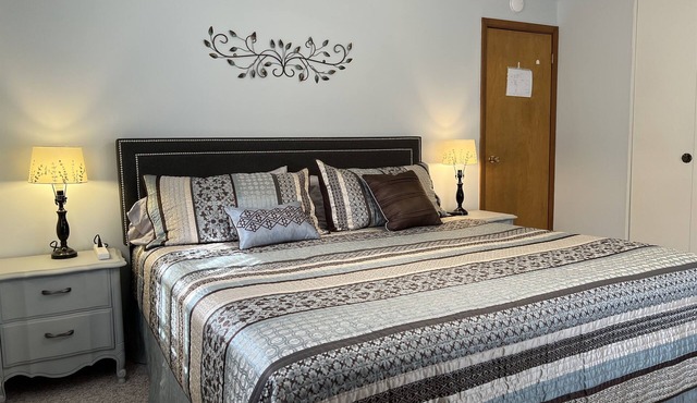 Winding River - Panoramic view of river valley, under 10 minutes to Dreams Park