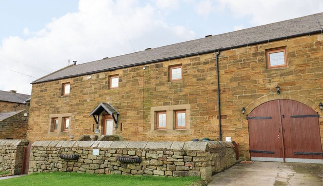 WINDING WHEEL COTTAGE, pet friendly, with open fire in Ashington
