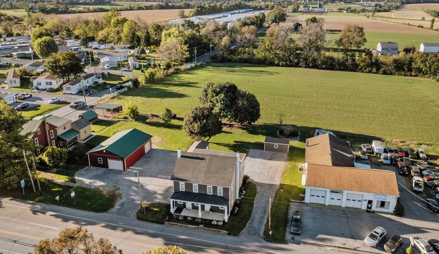 Windmill Abode - Modern 3BR Getaway w/Fire Pit