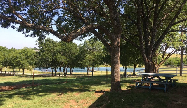 Windmill Hill - Great Views and Convenience at Lake Ray Roberts
