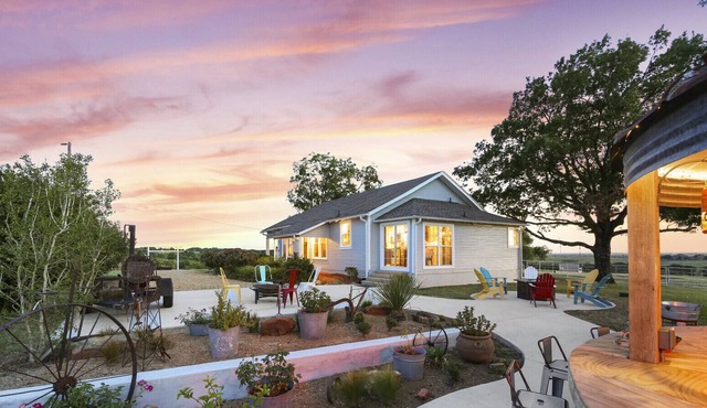 Windmill Hill- Refurbished 1920 Farm House