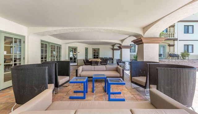 Windmill Suites Surprise - Phoenix, an Ascend Collection Hotel