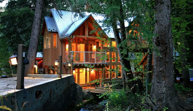 Windows on Water, Stream, Hot Tub, Big Trees, Walk to Sundance