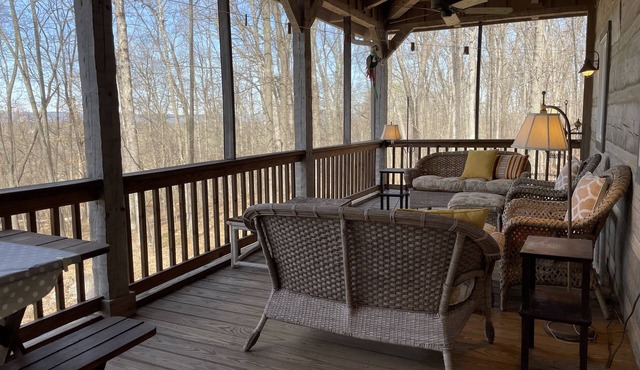 WINDRIDGE = Fun-Romantic-Log House; Near Historic Sites,Wineries,Breweries,Shops