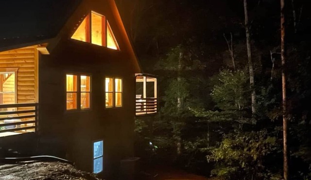 Windrock Ridge Luxury Ethan Cabin: Ride-In Access, Sleeps 16.