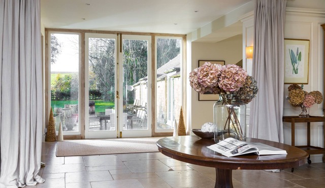 Windrush - a stunning barn conversion in Elkstone sleeping 11 guests