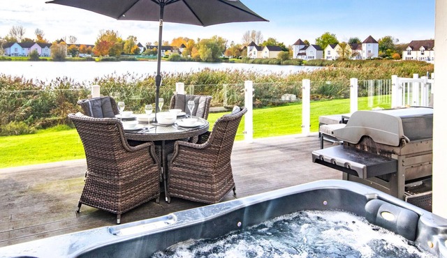 Windrush Lake 66, Sun Kissed Lodge