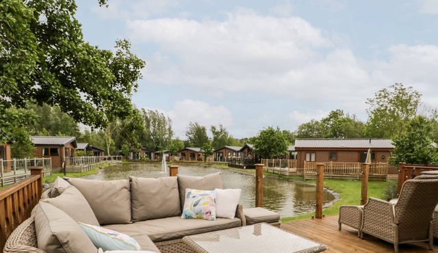 WINDSMEET LUXURY LODGE, family friendly, with a garden in Carnforth