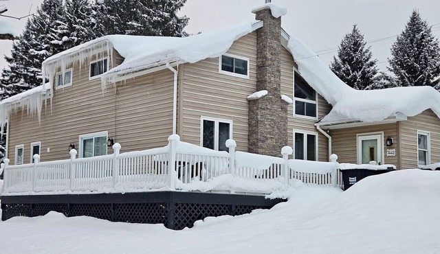 Windsor Castle – Private Farmhouse Near Skiing & Golf