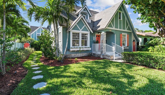 Windsor Cottage - A Quaint Historic Retreat Close to Golf, Beach & Downtown