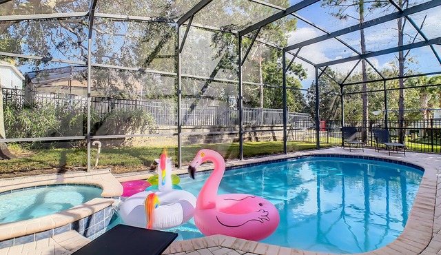 Windsor Hills Mickey's Castle Villa, 2mi to Disney! Pool, Spa, Gameroom, Themed