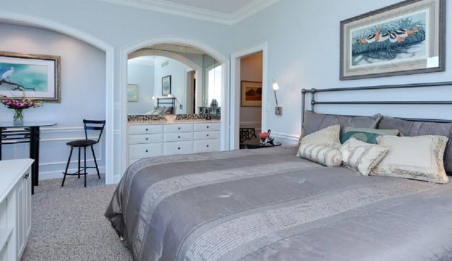 Windsor Lodge Unit 3, studio, close to the beaches, pool access