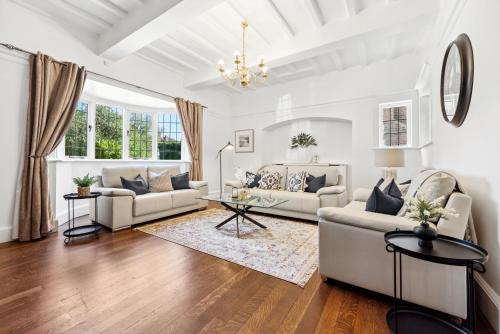 Windsor Manor - Luxury 5-bed Retreat in Solihull