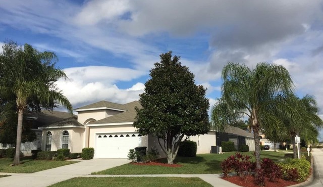WINDSOR PALMS - IMMACULATE 4/3 POOL HOME NEAR CLUBHOUSE