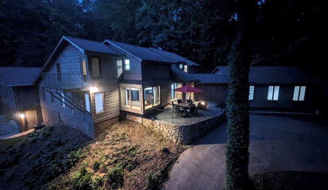 Windsor Place in Shelby- Great for large groups, Pool, hot tub.