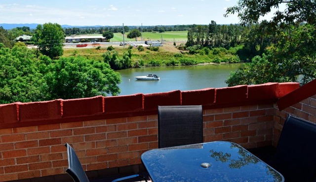 Windsor River View Inn