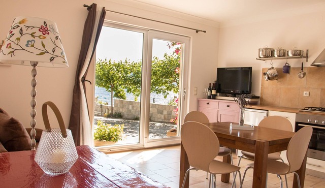 WINDSURFING WATERFRONT APARTMENT IDEAL GETAWAY,PEACEFUL