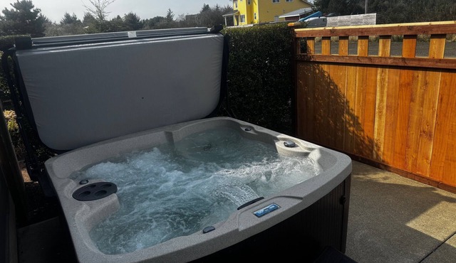 Windswept Cottage - Oyhut Bay Seaside Village