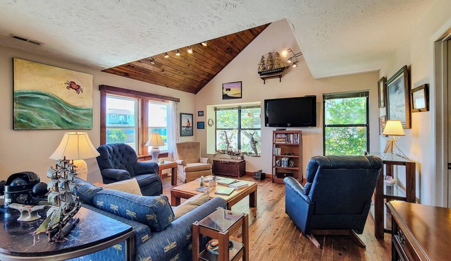 Windward - Ocean Views & Pets Welcome!
