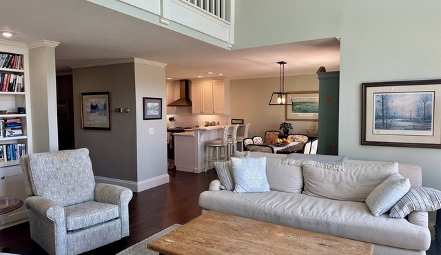 Windward Passage - Gorgeous view! Seasonal Amenities! Close to Town!