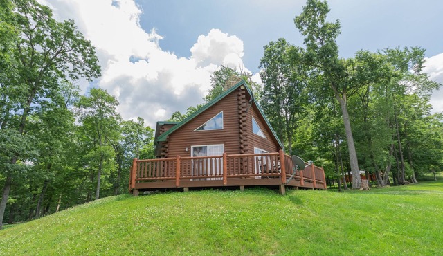Windy Acres: Lake Area, Dogs Welcome, Hot Tub, Fire Pit, Fireplace!