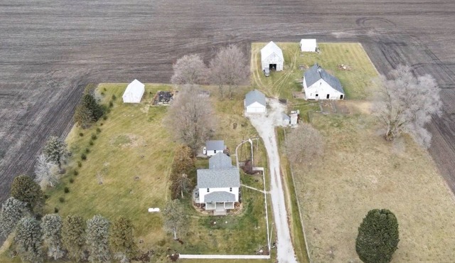 Windy Elm Farmhouse - 3.5 Acres - Near UIUC&Carle - family friendly