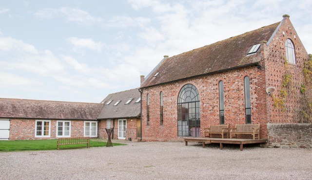 WINDY MUNDY FARM AT PITCHFORD ESTATE, pet friendly in Shrewsbury