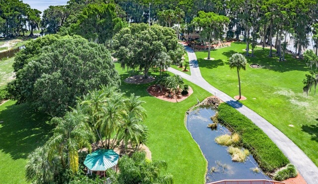 Windy Point Estate - On Lake Istokpoga-5bdr. 5 1/2bath 7 beds. Amazing grounds