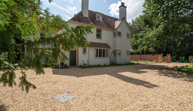 Windy Ridge - sleeps 16 guests in 6 bedrooms