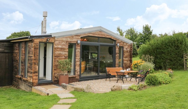 WINDY WILLOWS, family friendly, with open fire in Okehampton