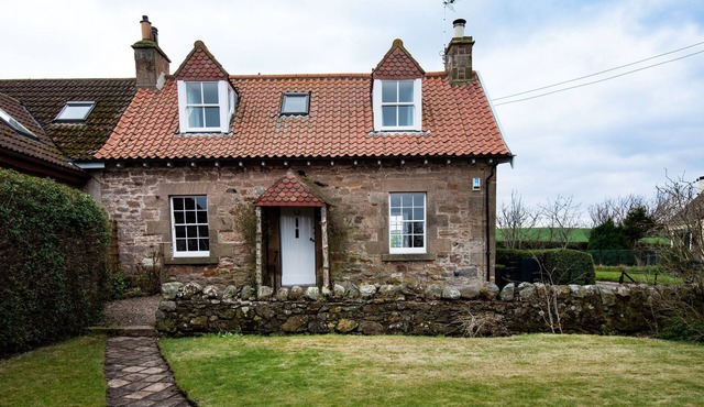 WINDYRIG, Cockburnspath - sleeps 4 in 2 bedrooms