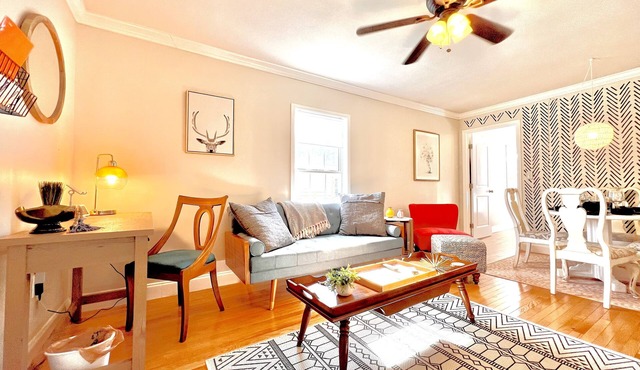 Wine and Wedding Mountain Getaway at Arborview - 5 minutes from Downtown