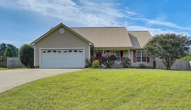 Wine & BBQ Trail Fun: Home w/Hot Tub in Lexington