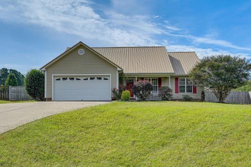 Wine & BBQ Trail Fun: Home w/Hot Tub in Lexington