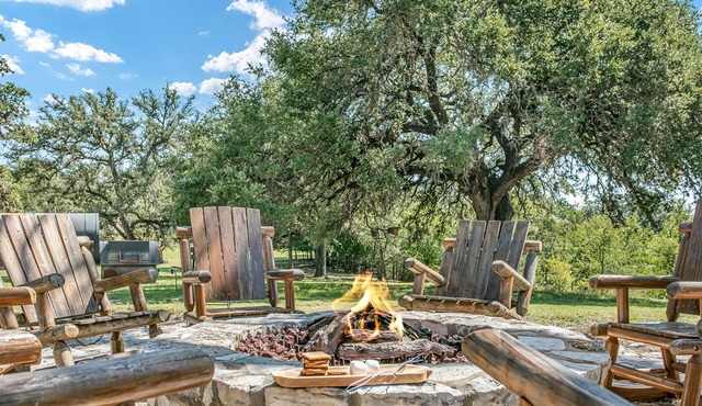 Wine Cellar Farmhouse | 3 King Beds | Full Kitchen | Pet Friendly w/fee
