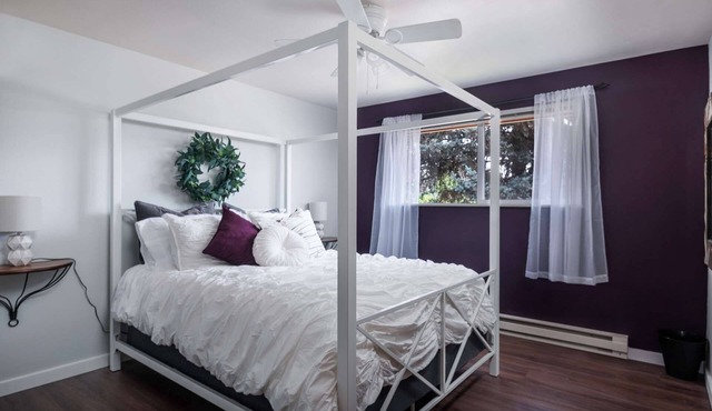 Wine Country Bungalow With Patio Overlooking Vineyard and Chehalem Mountains, *Pet Friendly*