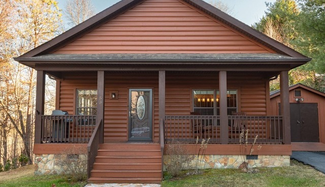 Wine Country Cabin in Hendersonville